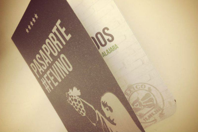 Para recordar cada una de las etiquetas, y hacer anotaciones de cata, se repartió el pasaporte #FEVINO. // Foto: Especial.