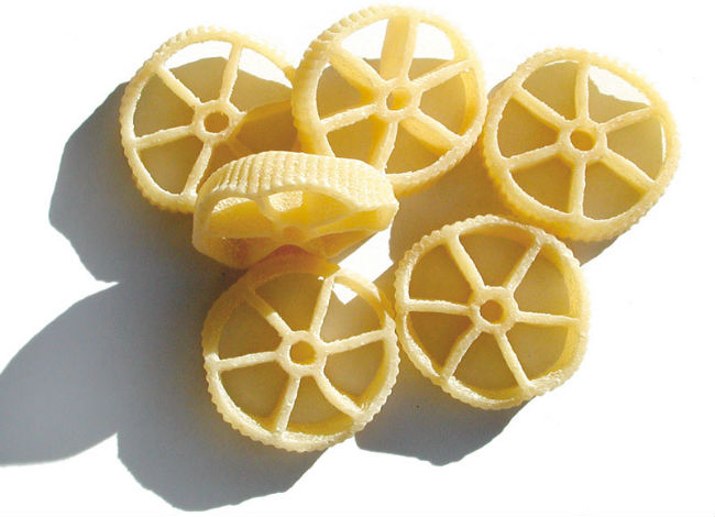 Por su tamaño y forma, la pasta rotelle es comúnmento usada en ensaladas o preparaciones con salsas muy espesas. // Foto: Especial.