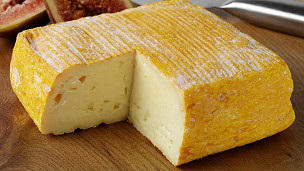 Si lo comemos con cuchillo, el queso nos parece más salado.