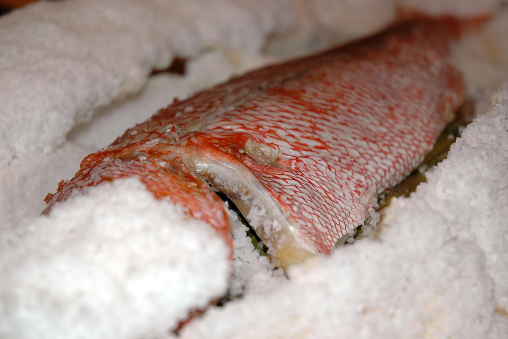 cocinar pescado a la sal
