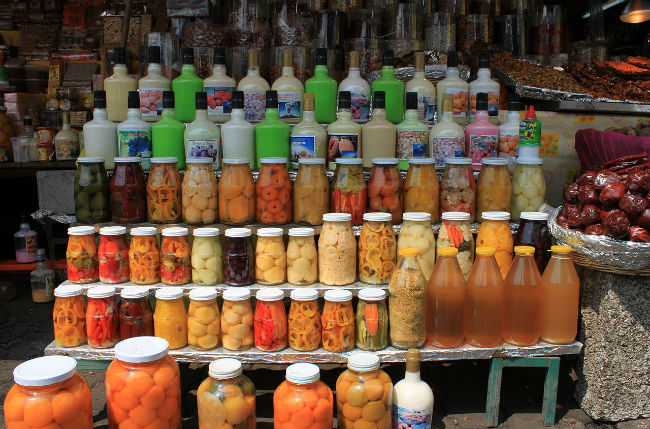 El mercado Juárez, en el centro de Amecameca, se distingue por sus cocinas pero también se pueden encontrar dulces, productos cosechados en el municipio y conservas. // Foto: Miandigra (Wikimedia Commons).