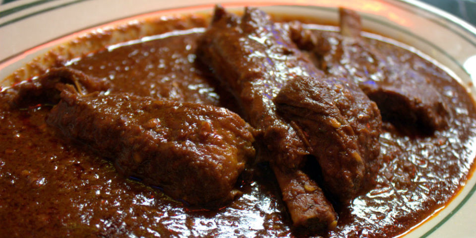 RECETA Costillas de cerdo en salsa de chicatanas - Animal Gourmet