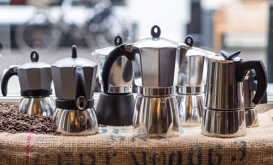 Ya no necesitas ir a gastarte la quincena en cafeterías de especialidad para tener el café perfecto. Mira estos tips para hacerlo en casa.