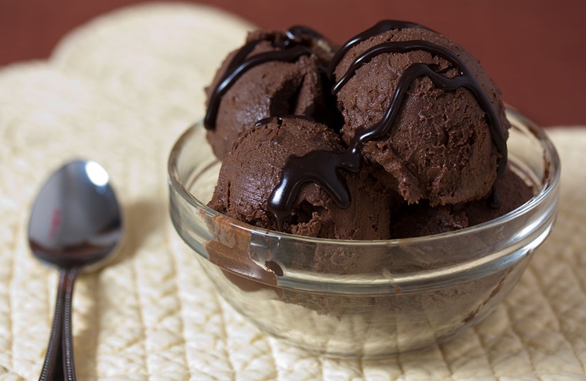 ¡Atrévete a probar esta sugerencia del chef Luis Robledo! El helado de chocolate como nunca lo habías imaginado. // Foto: Wikimedia Commons.