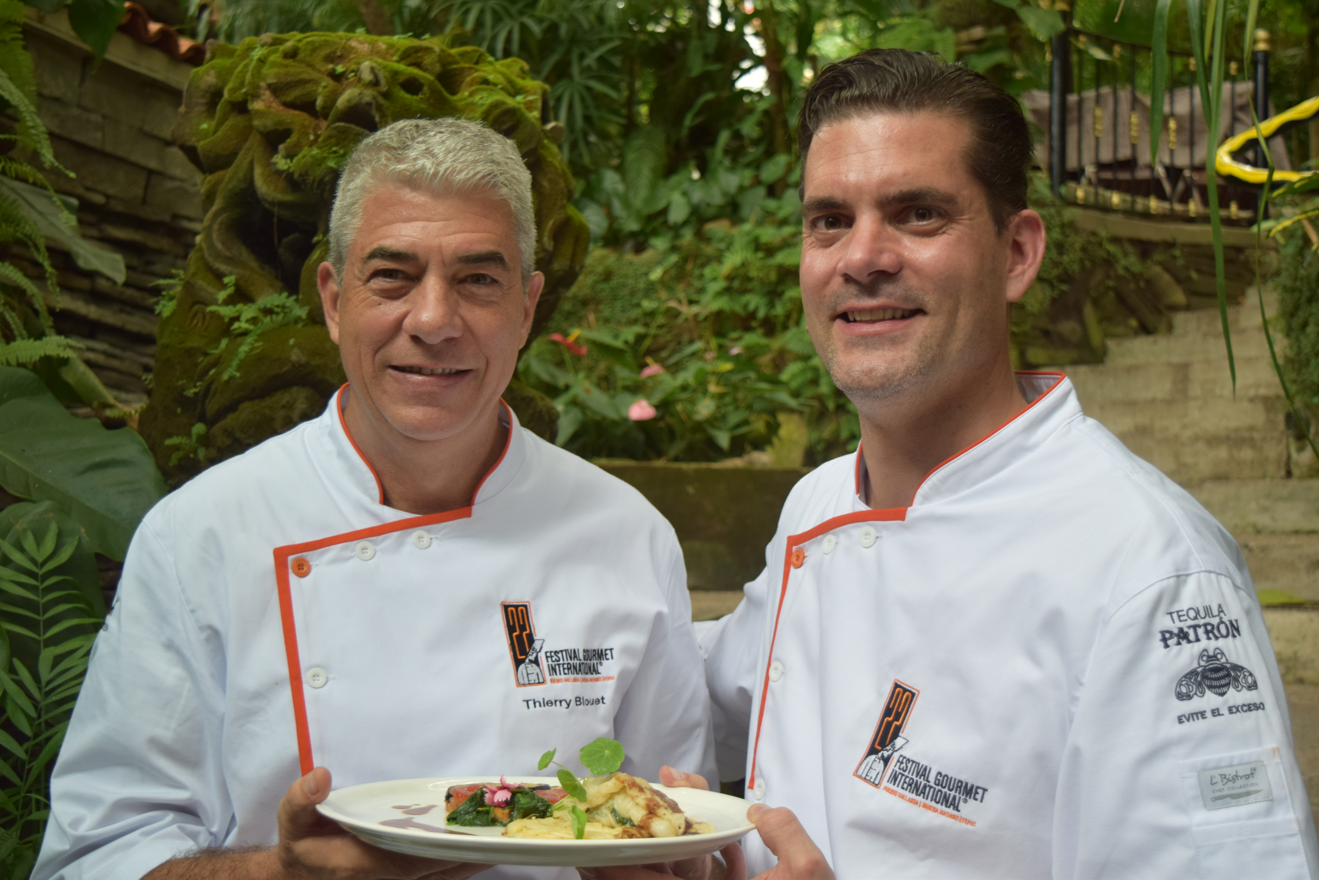 El chef Thierry Blouet y el chef suizo Christian Krebs, invitado en Café des Artistes durante el Festival Gourmet Internacional. //Foto: Roxana Zepeda.
