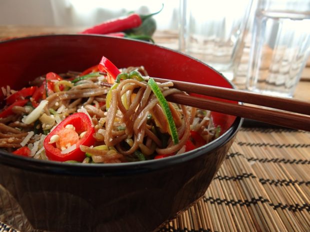 receta de yakimeshi y chop suey