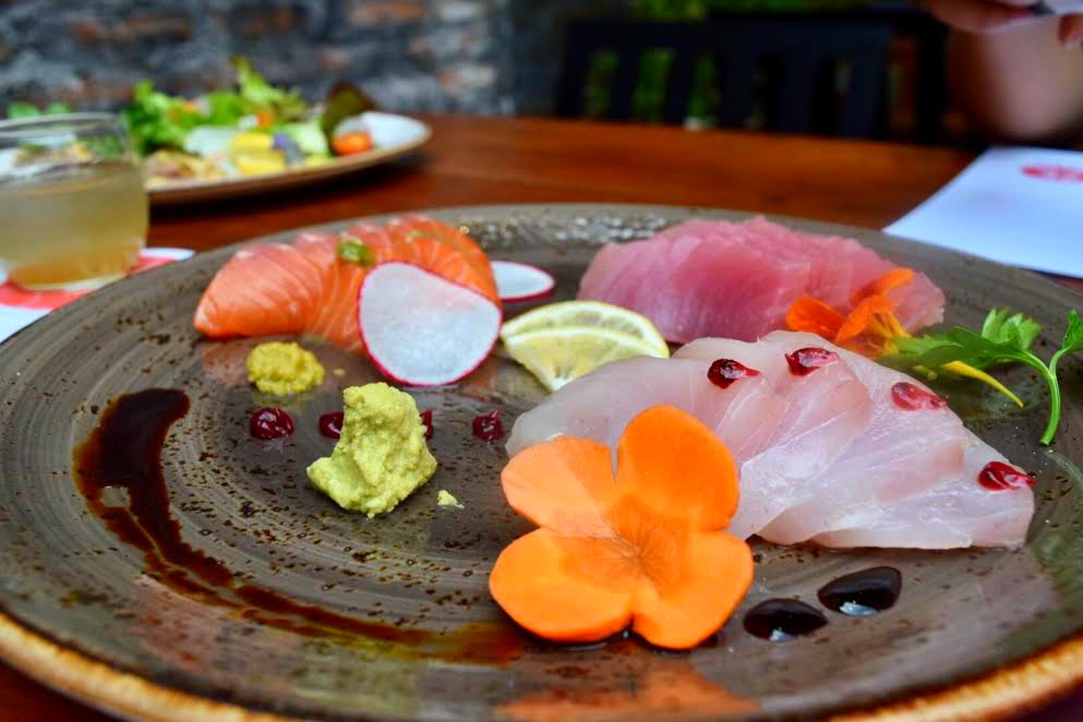Sashimi de salmón, chutoro y kampachi de Zoku. // Foto: Mayra Zepeda (@Mayra_Zepeda)