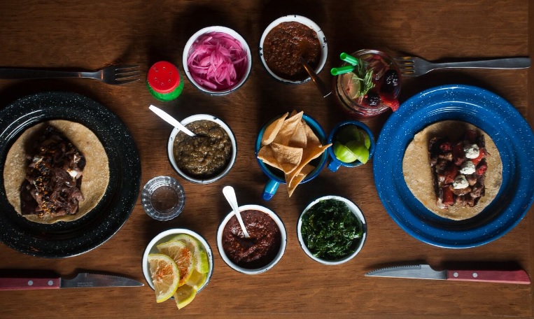 El menú de Chetito tiene 20 tacos para carnívoros y vegetarianos.