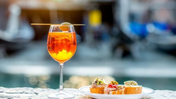 El Grupo Campari aprovechó la moda del aperitivo italiano para popularizar el Aperol Spritz..