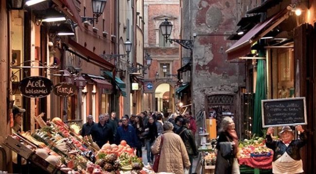 Mercato di Mezzo en Bolonia, Italia.