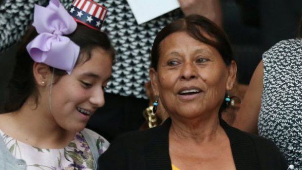 "Los inmigrantes no sólo vienen a mejorar su vida sino a contribuir a Estados Unidos" recuerda Amelia Ceja.