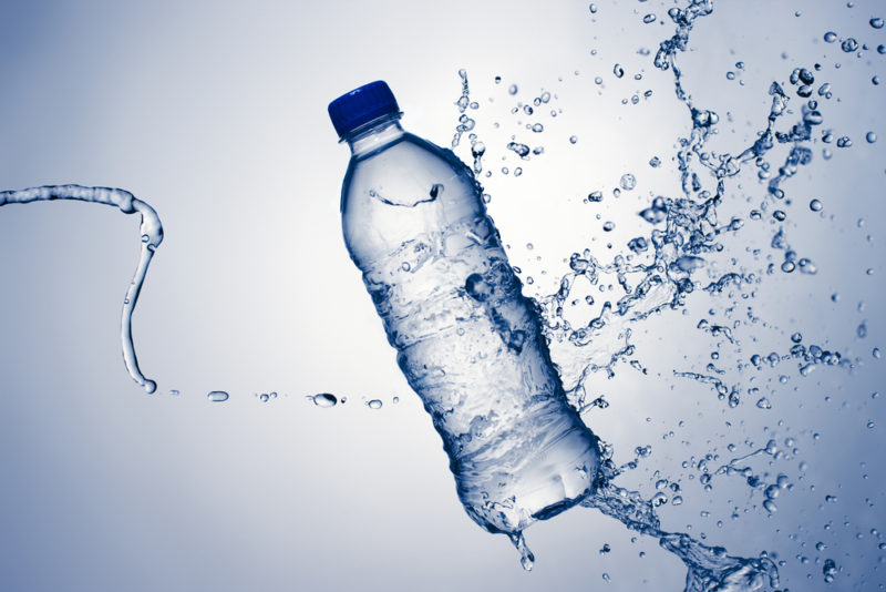 No todo es “agua simple”: 7 tipos de agua embotellada