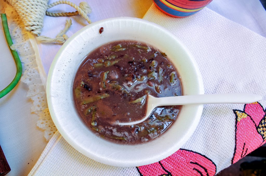 Los frijoles cuatatapa pueden llevar chiles, tocino y chicharrón. FOTO: Mayela Sánchez, GPJ Mexico.