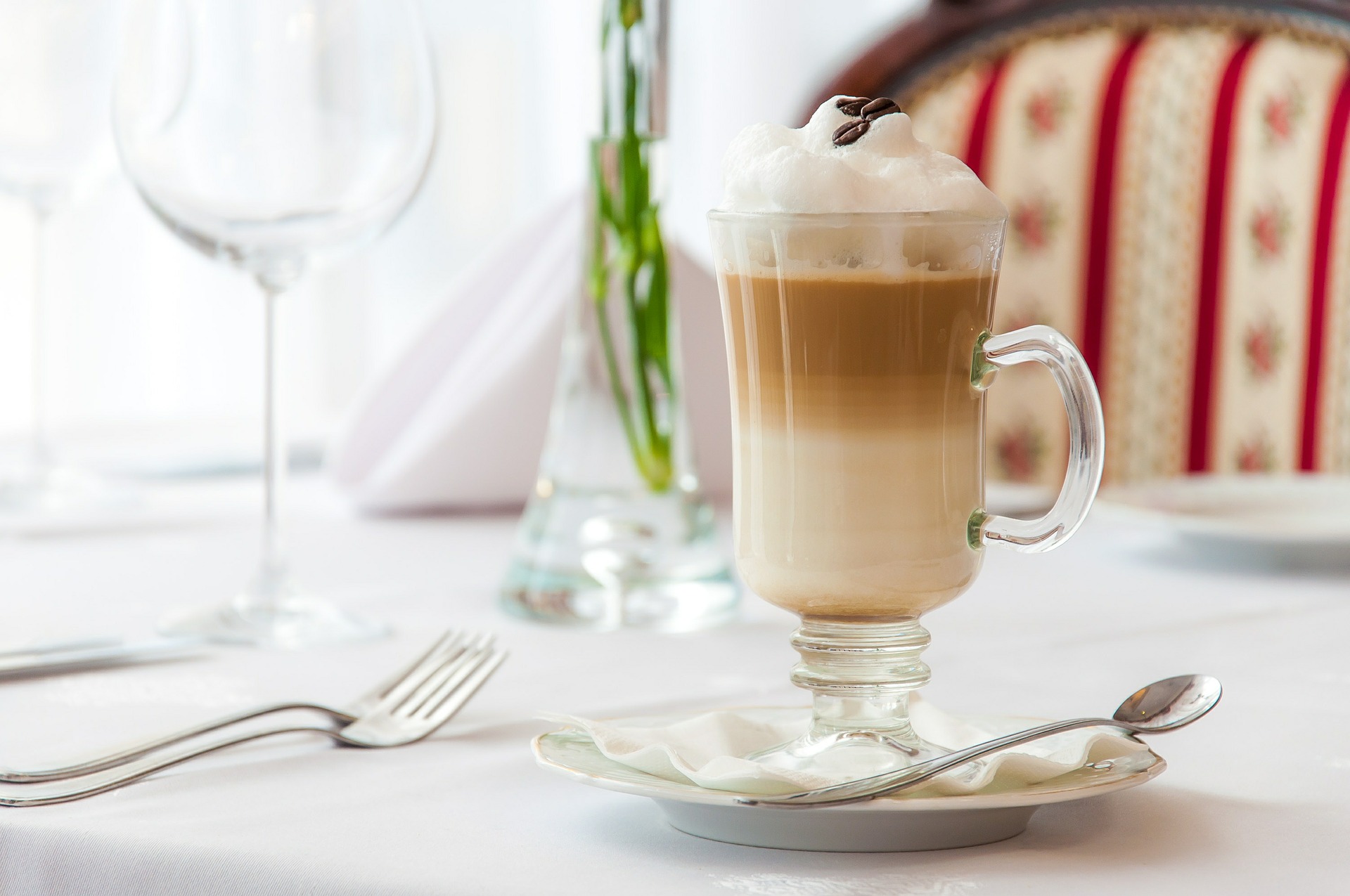 Capuchino latte mocha diferencias entre cafés