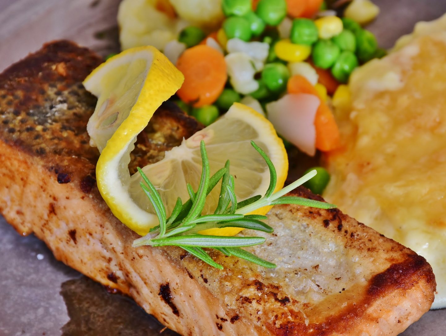 Cinco formas distintas para cocinar filete de pescado - Animal Gourmet