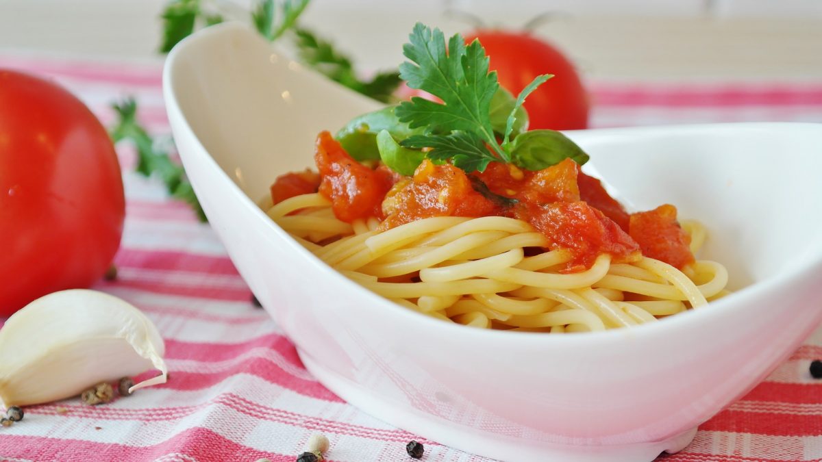 Usos prácticos del puré de tomate de lata y una receta para hacerlo