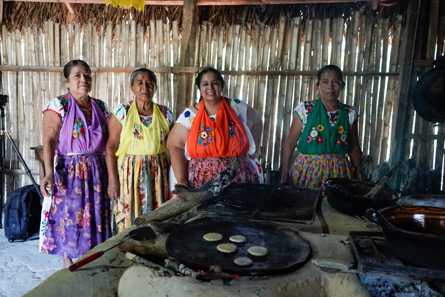 Mujeres de Humo: el colectivo que transmite conocimiento sobre la cocina  tradicional totonaca - Animal Gourmet