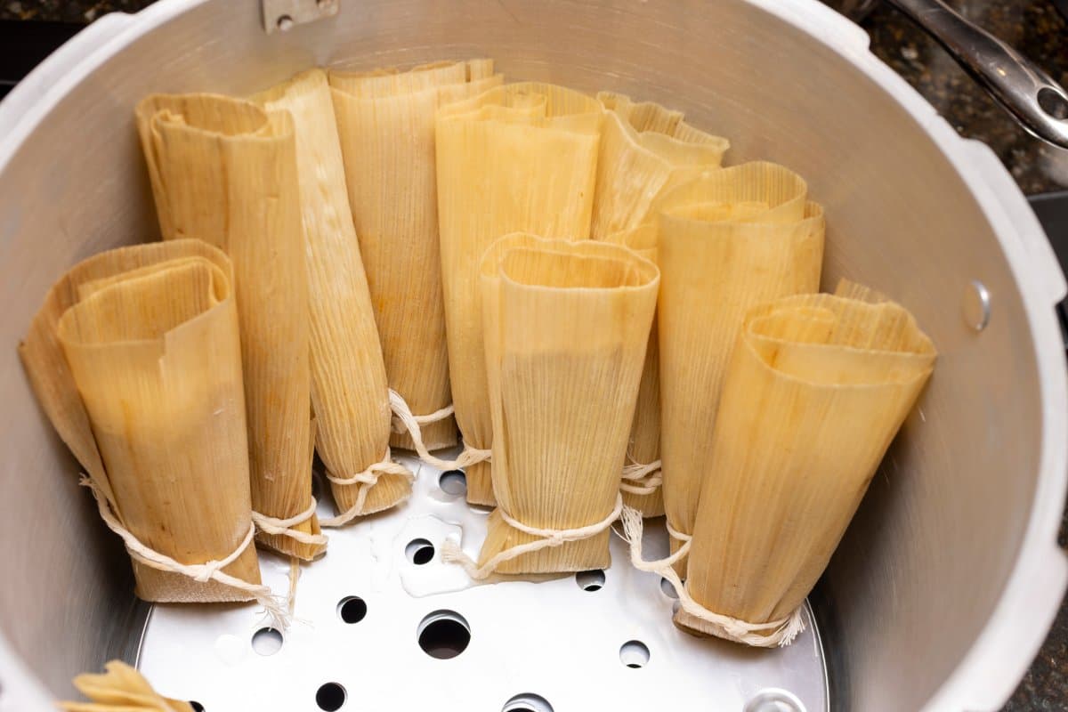 Tamales en una vaporera