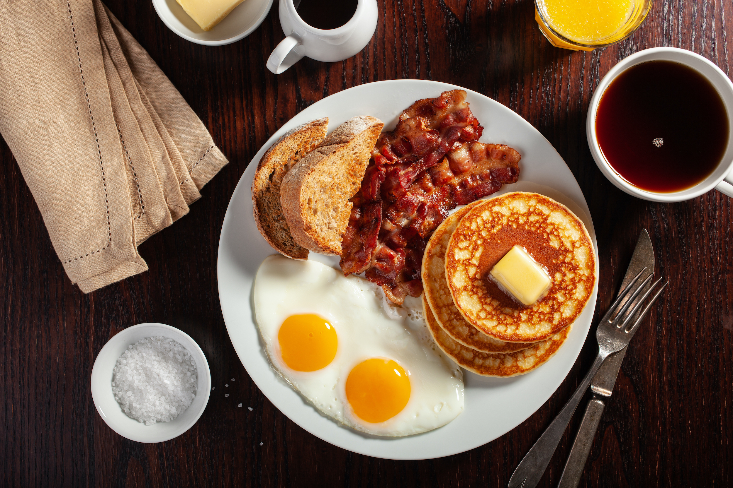 Pancakes con huevo y tocino / desayunos internacionales