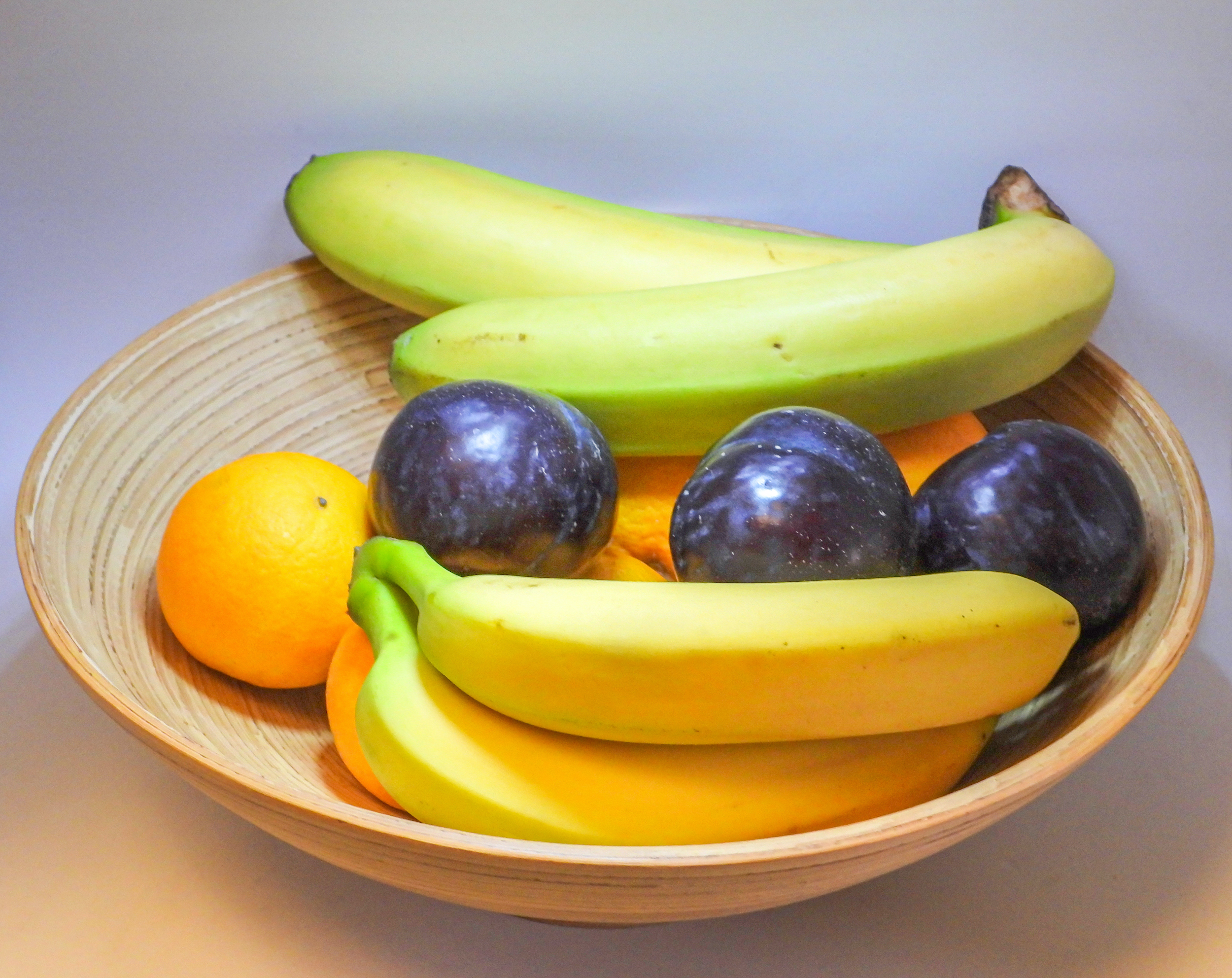 El plátano, la ciruela y la naranja son frutas que combaten la depresión