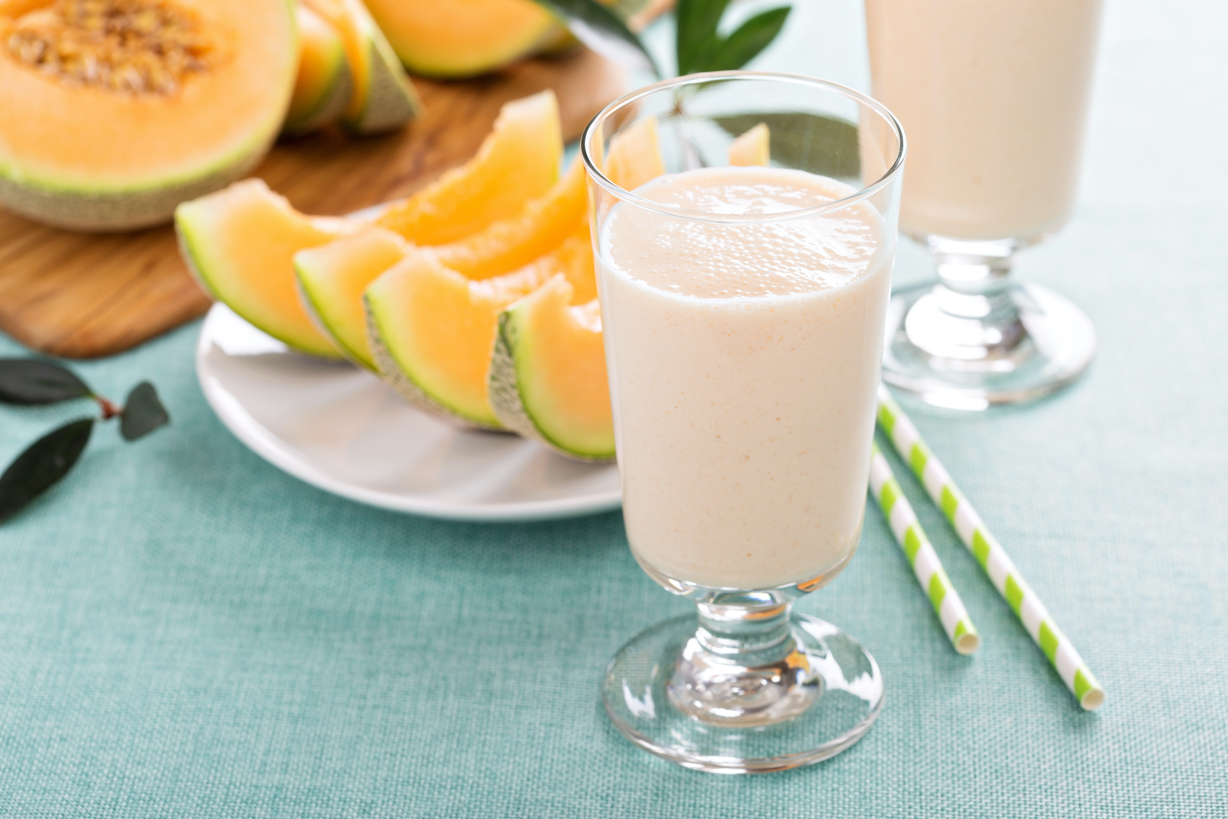 Smoothie de piña, melón, plátano y jengibre