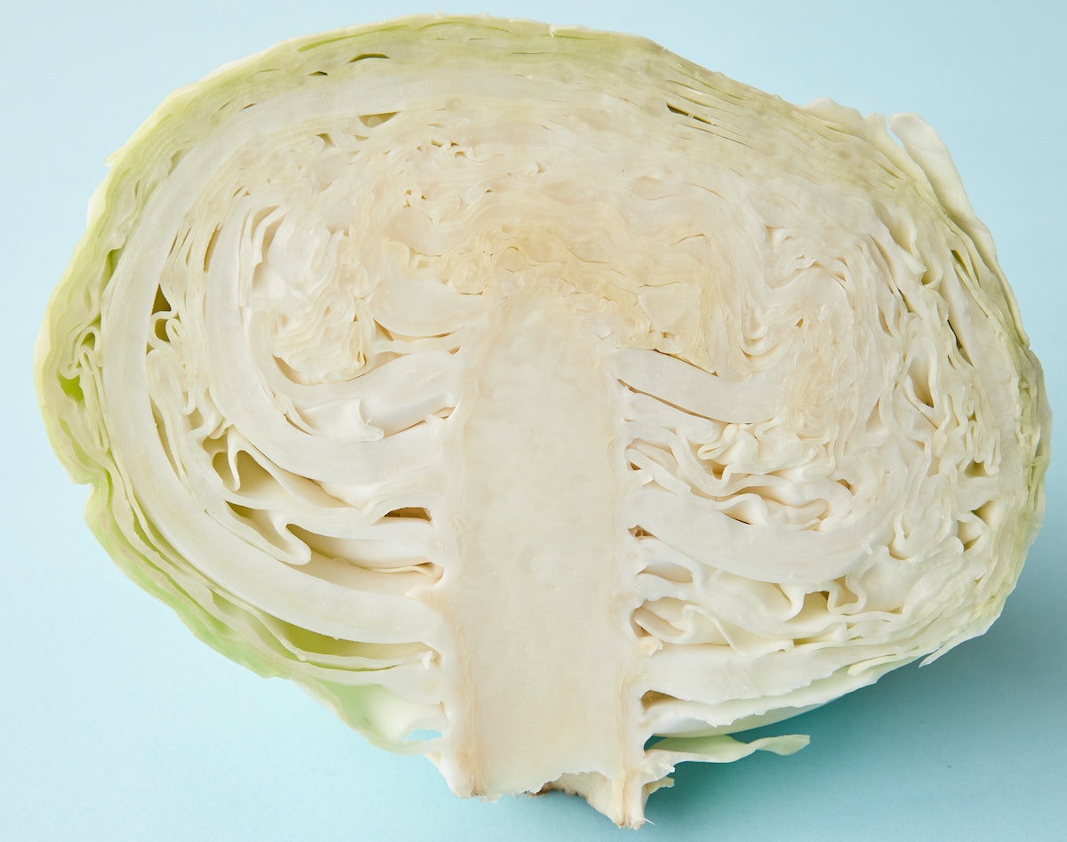Desflemar la col puede ayudar a que tus ensaladas de col cruda sepan mejor