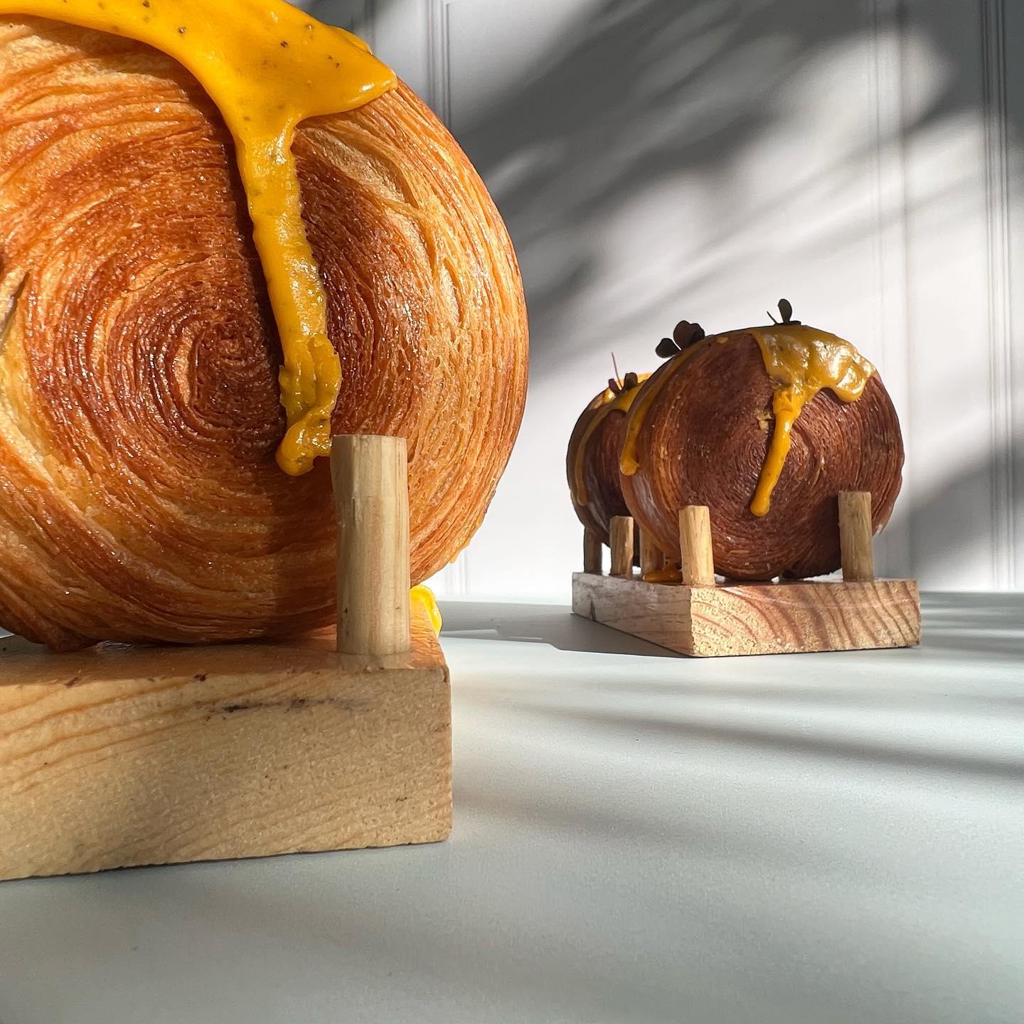 roulette croissant o supreme croissant o croissant roll, es un pan enrollado y relleno o cubierto 