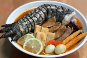 El Godzilla Ramen es un platillo que contiene carne de cocodrilo.