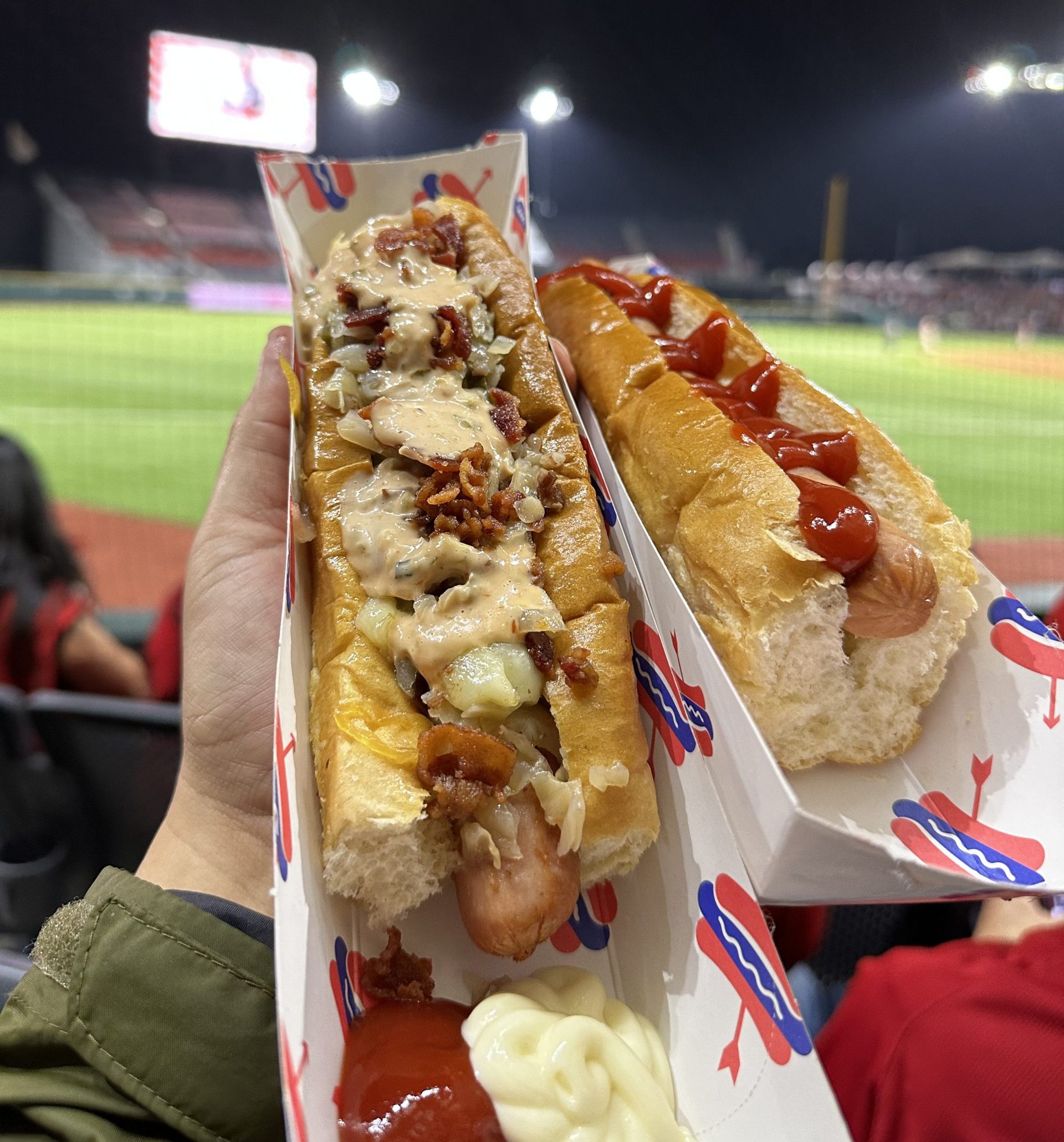 hot dogs en estadio de béisbol, lo que puedes comer en los partidos de los Diablos Rojos