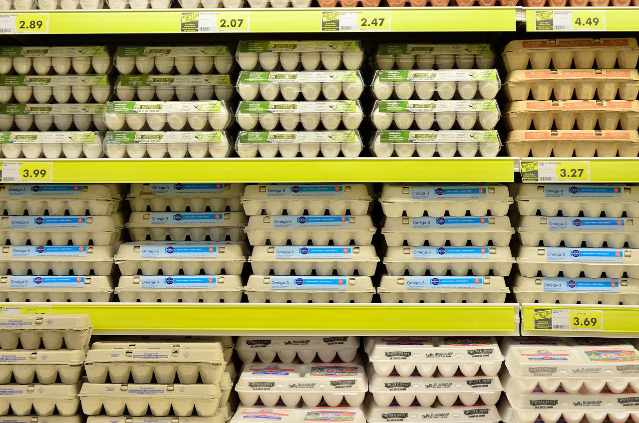 huevo en el supermercado, ¿se debe refrigerar?