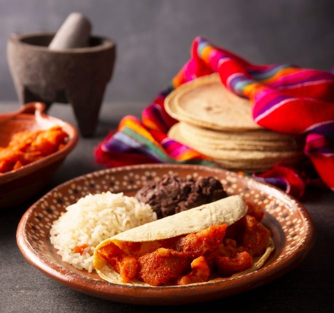 Cómo hacer chicharrón en salsa roja, receta mexicana para taquear
