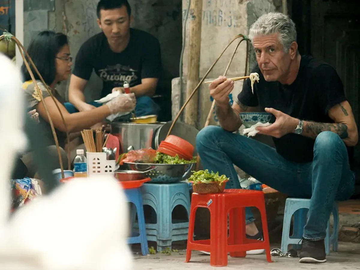 drogas y cocina, facetas claves de Anthony Bourdain, mostrado en Roadrunner, su documental.