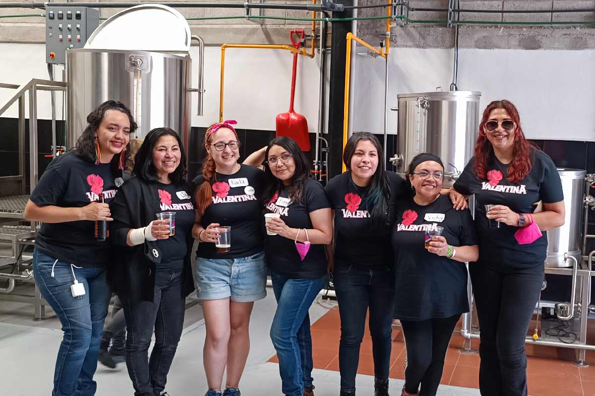 El colectivo Adelitas tuvo su primera reunión durante el cocimiento del primer lote de cerveza de la marca Impetuosa, que se hizo en la Cervecería de Colima. 