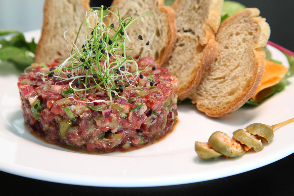 Carne tártara platillo principal, recetas con carne molida cruda