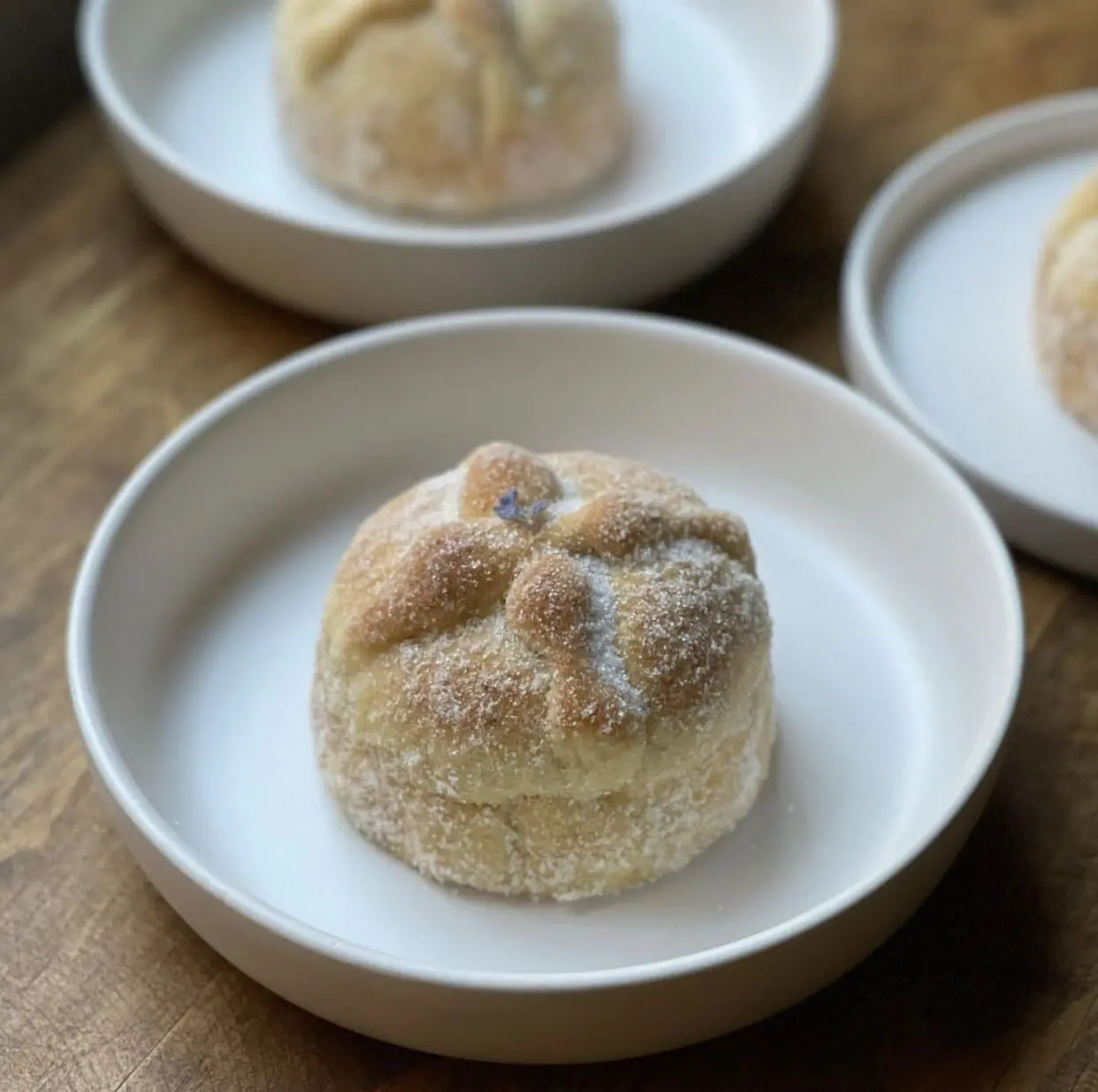 Mignon Patisserie Pan de muerto relleno de lavanda 2023