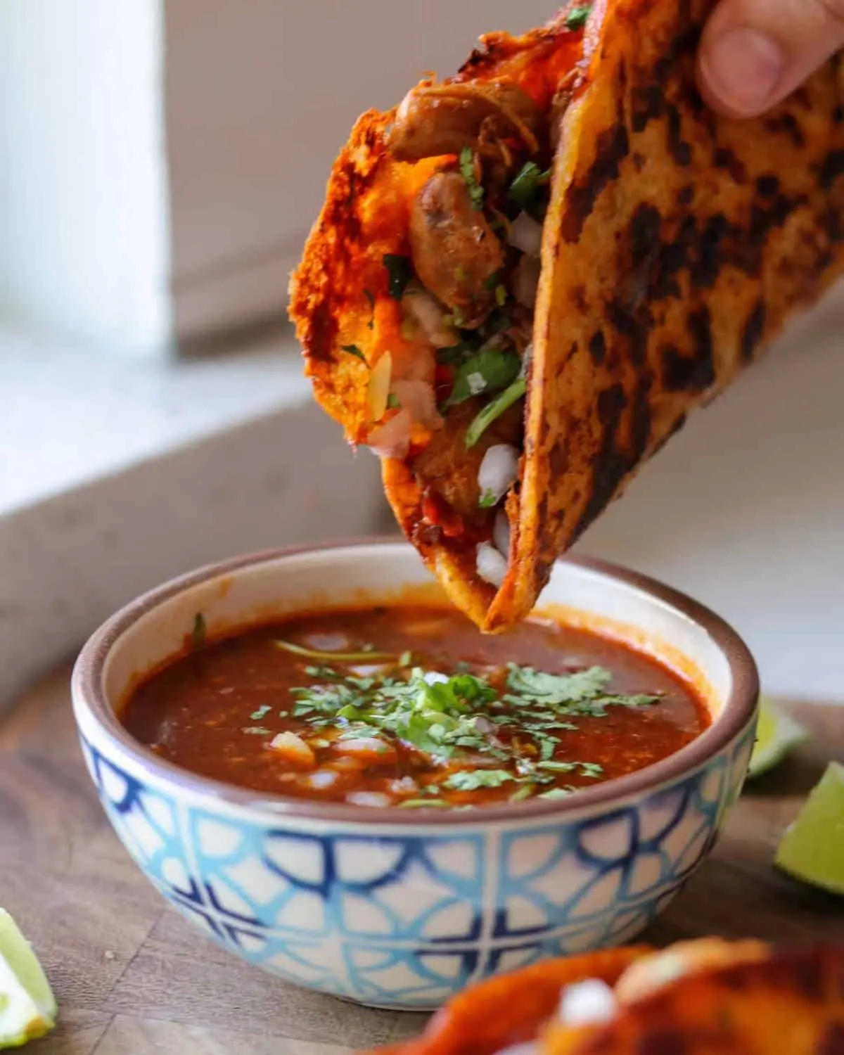 Quesadilla en birria de pollo