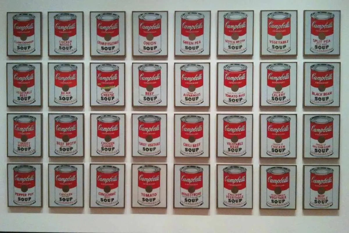 Las latas de sopa Campbell's de Andy Warhol entre las pinturas de comida más famosas.