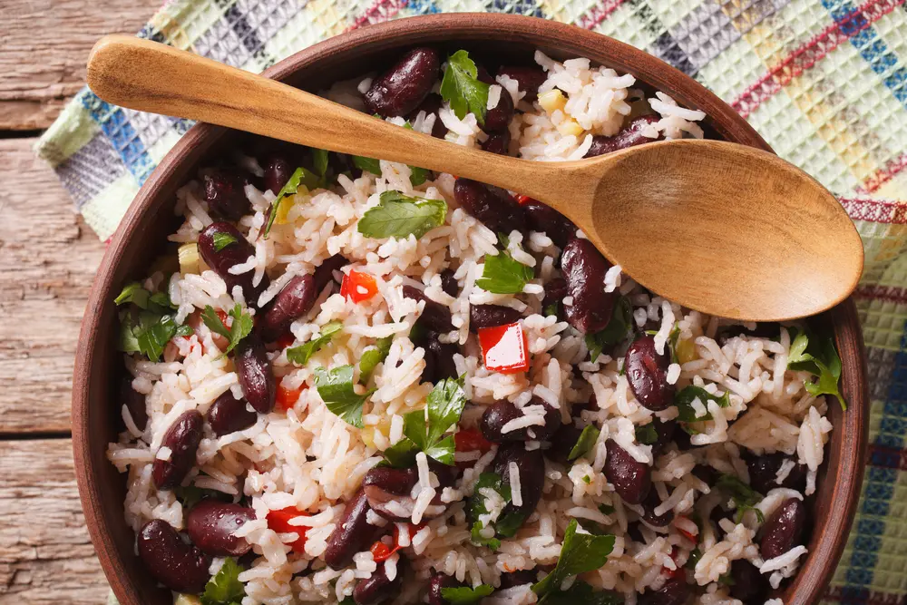 Receta: moros y cristianos, arroz con frijoles clásica