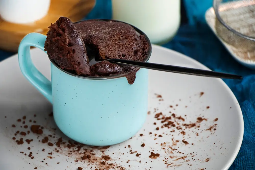 Brownie en taza postres fáciles para el frío