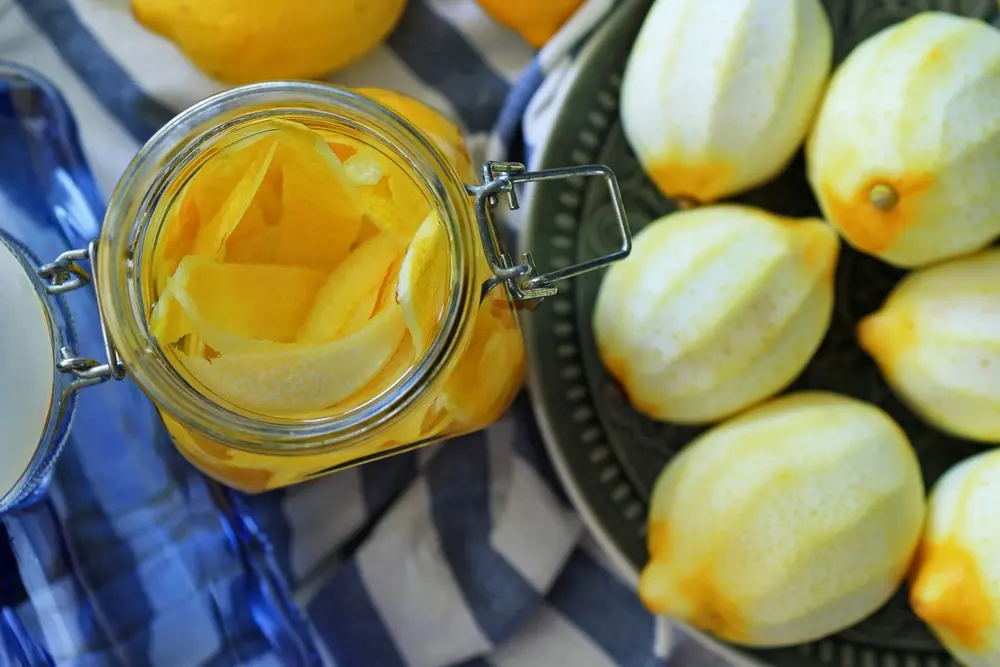 Proceso de maceración del limoncello