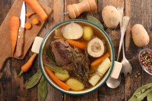 Receta caldo de res reconfortante