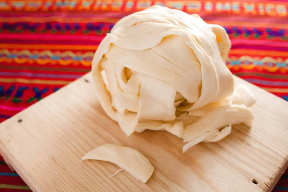 El queso Oaxaca es de los Valles Centrales del estado de Oaxaca.