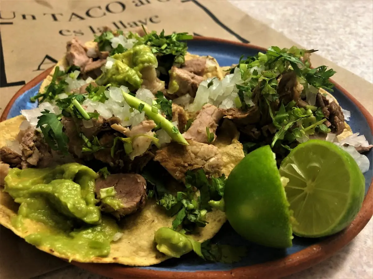 Tacos de carnitas icónicos de Los Panchos / restaurantes mexicanos legendarios
