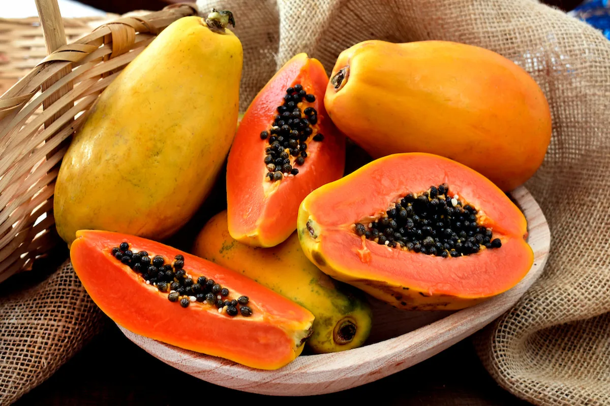 Las semillas  de papaya funcionan como antiparasitantes. 