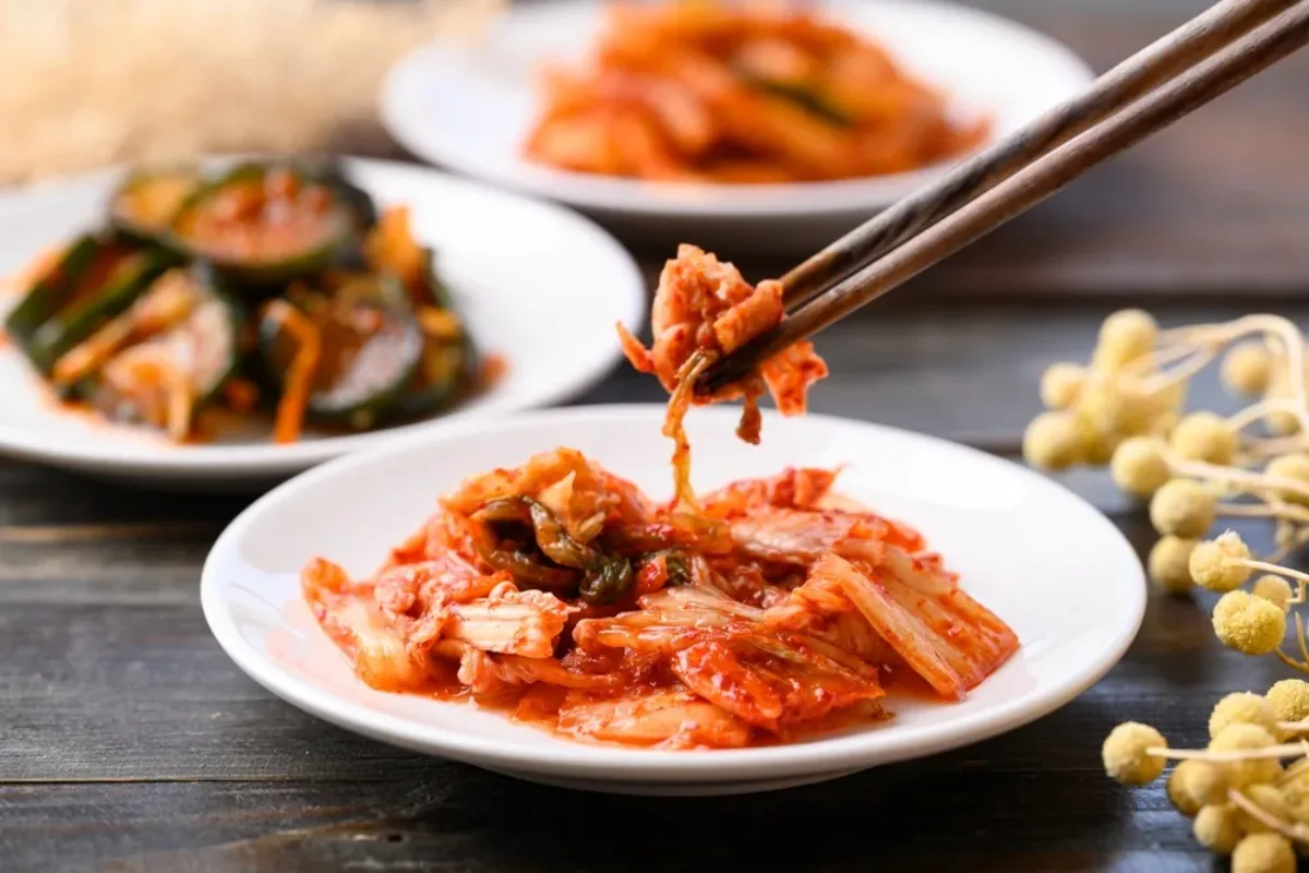 El Kimchi es un alimento fermentado tradicional en la gastronomía coreana / Foto: Shutterstock