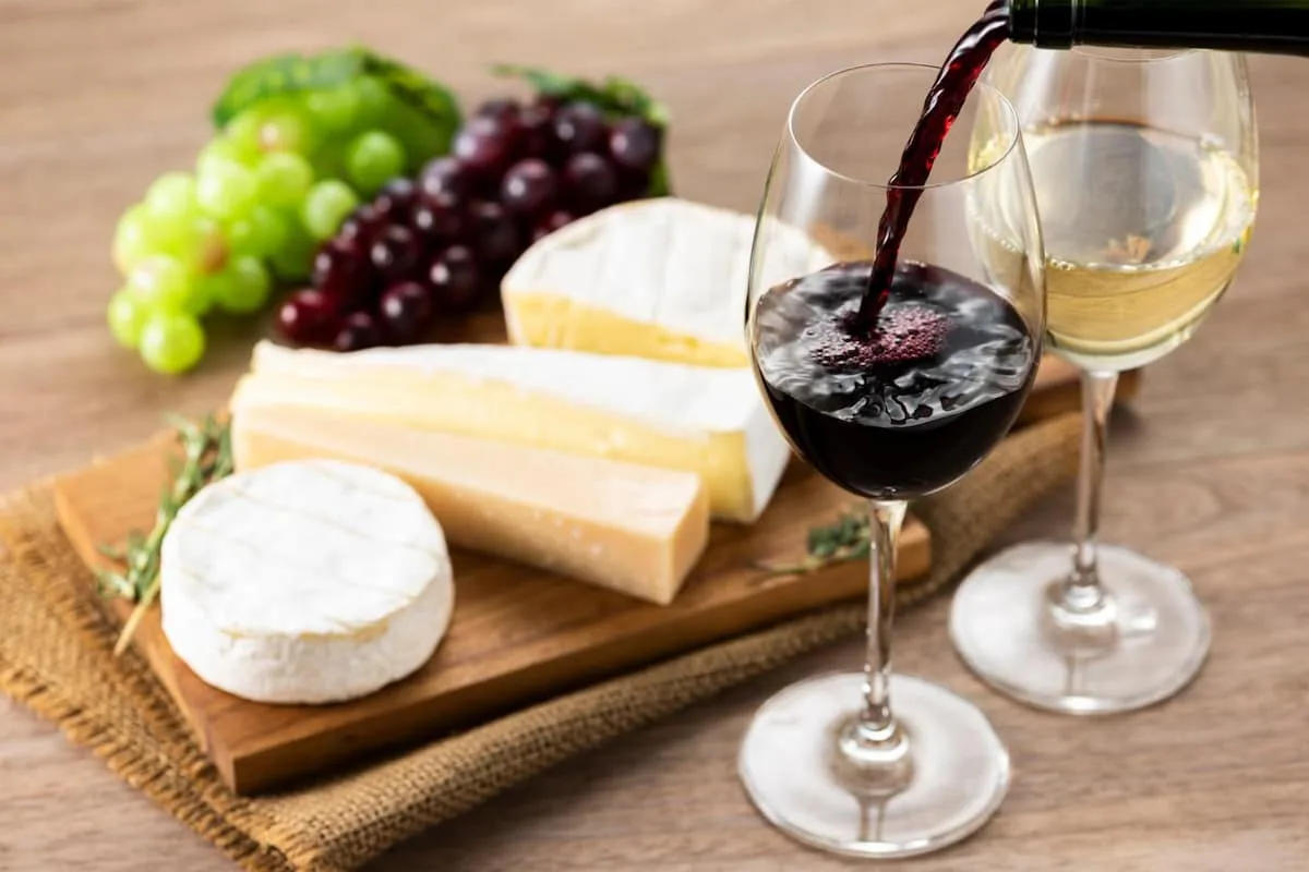 cómo maridar quesos con vino