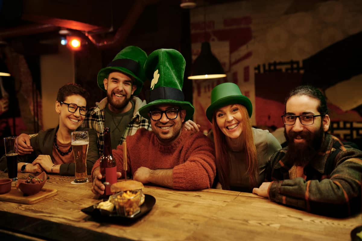 El Día de San Patricio es una ocasión para celebrar la rica historia y cultura deIrlanda, así como para disfrutar de buena compañía y excelentes cervezas.