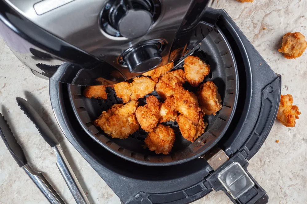 Cocinar nuggets en freidora de aire