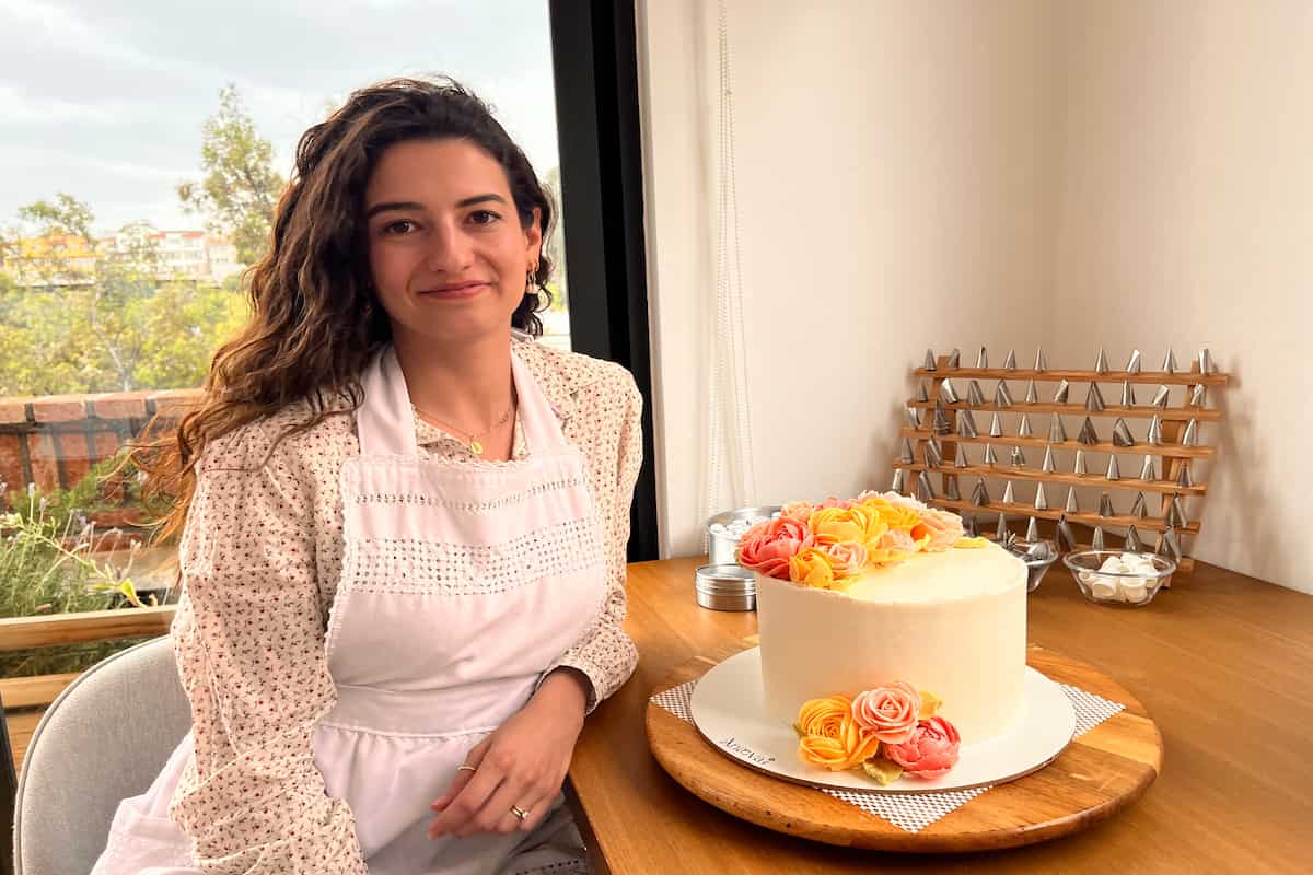 Ana María Dávila creadora del proyecto Anaeva, pasteles y cupcakes florales.