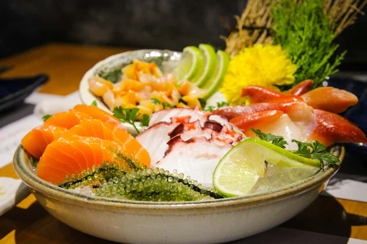 La comida japonesa no solo se caracteriza por su sabor, sino por ser vistosa, saludable en su gran mayoría y rica en técnicas culinarias, tanto tradicionales como novedosas. 